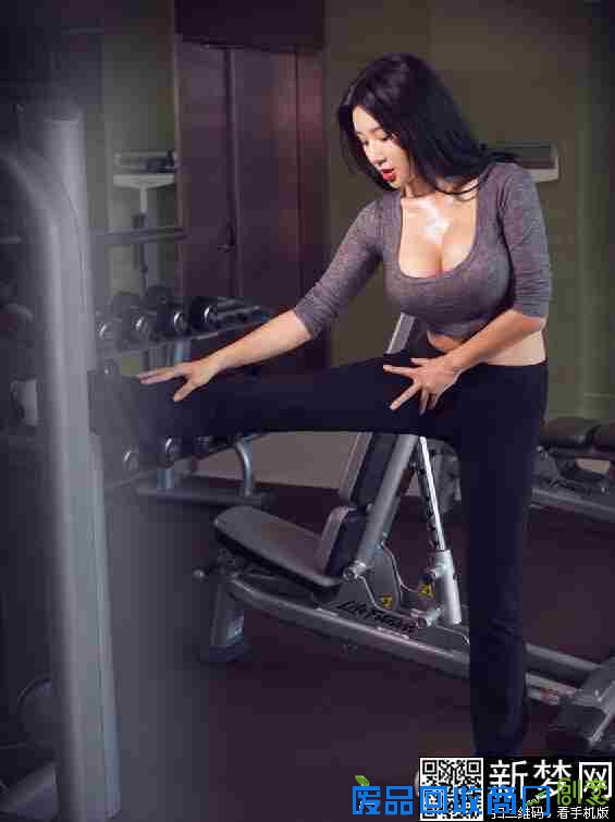 穿皮裤的美女人体摄影,美女穿紧身打底皮裤,什么样的女人穿皮裤