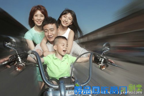 45岁胡军全家温馨私房近照 可爱儿子首曝光(组图)