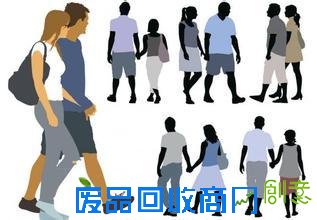 夫妻被误认为学生婚纱照累坏摄影师 恩爱互助羡煞旁人/组图