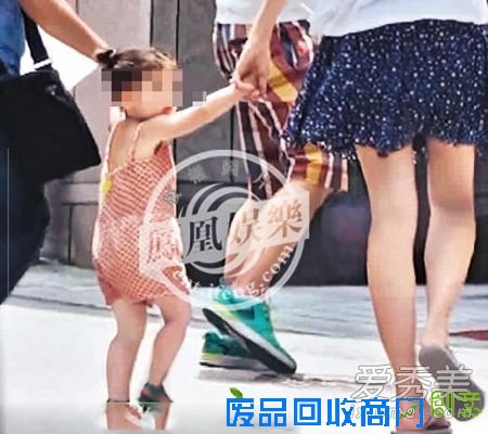 吴彦祖女儿近照曝光 五官精致可爱