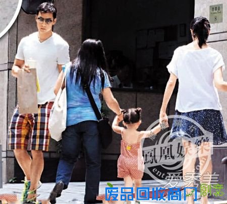 吴彦祖女儿近照曝光 五官精致可爱