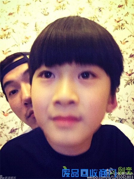 天天8岁生日二胎妹妹呆萌可爱抢镜（图）