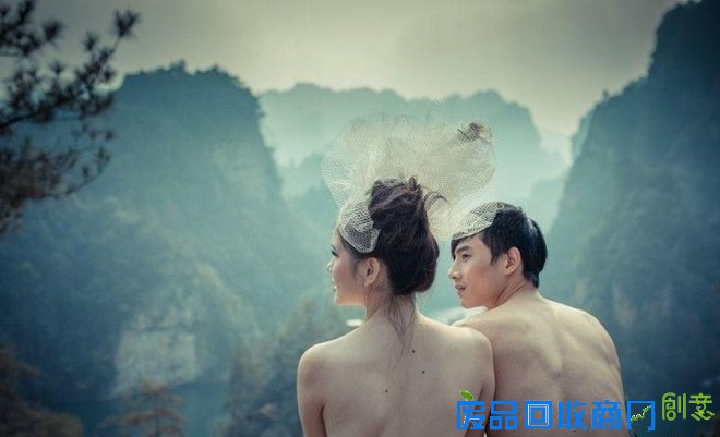 “裸体婚纱”惊现张家界