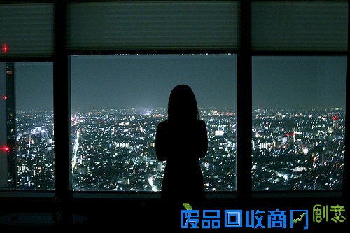 一个人看世界的灯火阑珊 唯美意境摄影