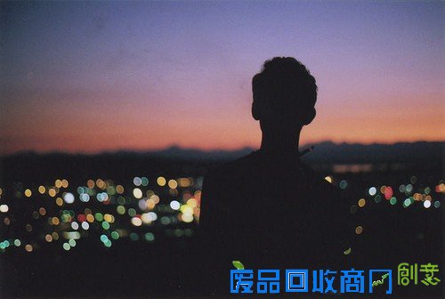 一个人看世界的灯火阑珊 唯美意境摄影