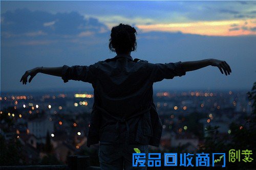 一个人看世界的灯火阑珊 唯美意境摄影