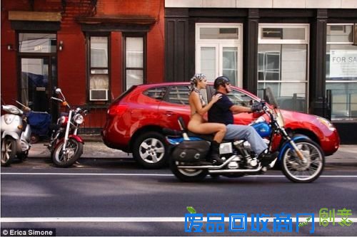 美女摄影师拍摄“全裸”生活照 5年来从不间断（2）