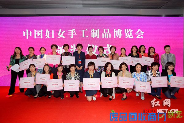 湘绣《藏獒与虎》获中国妇女手工制品博览会金奖