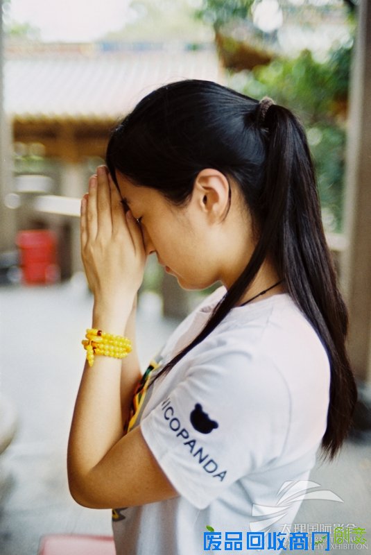 《每一天女神》摄影师：马列  人的成长是一个逐渐剔除的过程，知道自己最重要的是什么，不重要的是什么，而后，做一个纯简的人。在工作之外，我已极少拿起相机，也许家里的女神，会是我今后人生中唯一坚持下来的记录了。