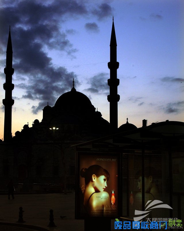 《把所见凝固、拥有》摄影师：郭红松  游走在旅途，不作无心的眺望。去发现文明的冲撞与包容；去寻找人类社会里的美好；去感觉美与感官的精神需求。