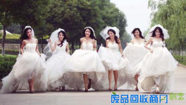 美女学生校园拍唯美婚纱照走红网络