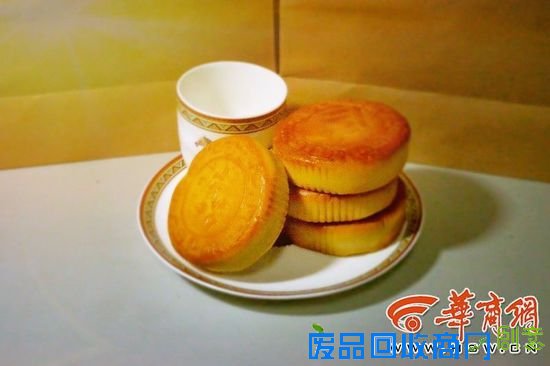 临近中秋，西北工业大学机电学院工业设计专业的学生，设计了几款“校训月饼”，每盒四枚，分别为校训“公诚勇毅”，寓意为“月照工大”，面向西工大师生限量发售。