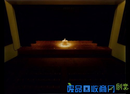 日本美女摄影师在公共场合全裸浴盆大胆自拍