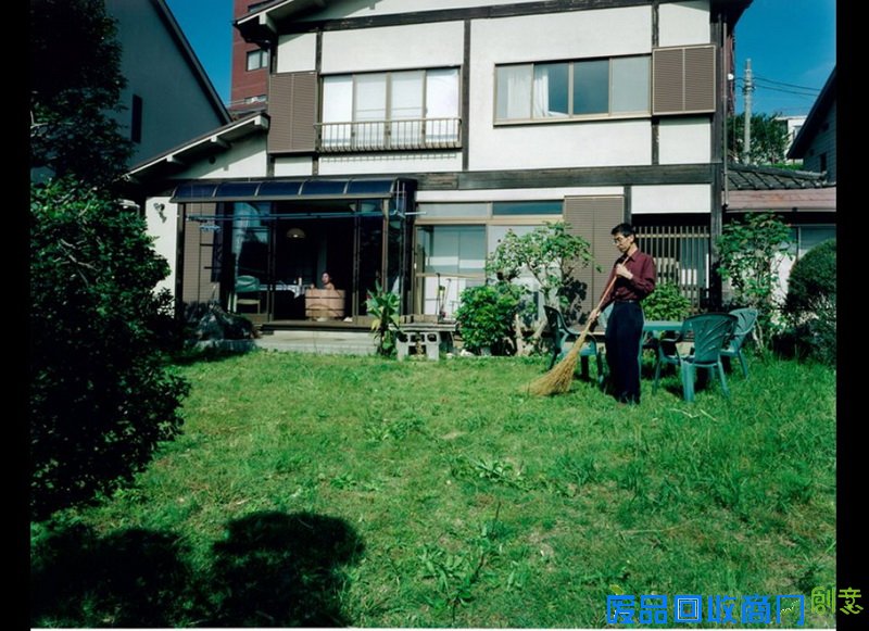 日本美女摄影师公共场合浴盆大胆自拍(高清组