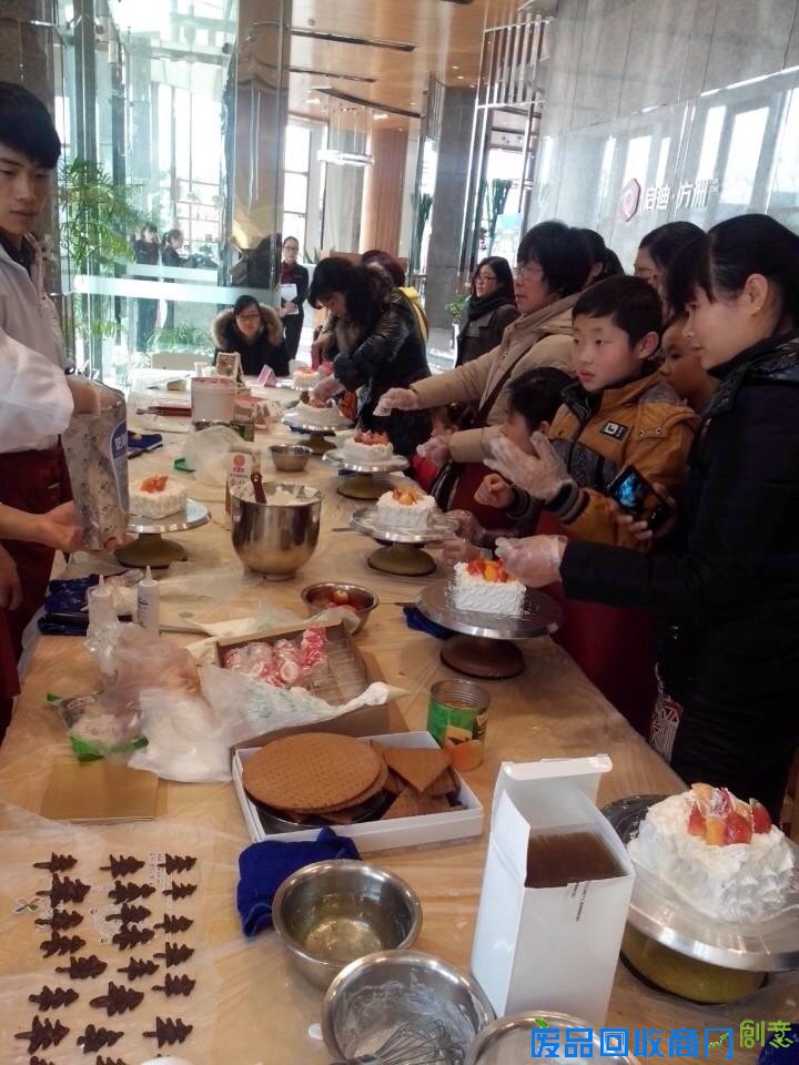 启迪方洲:热销感恩 圣诞姜饼屋DIY温馨上演