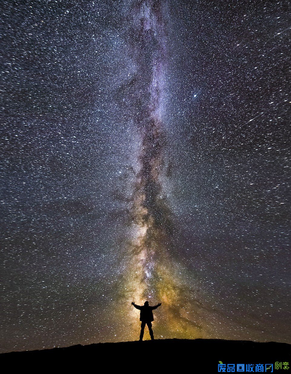 男子拍摄夜空美图 璀璨星空让人沉醉