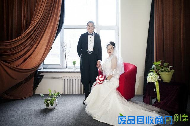 “对焦时光,影印深情”老教授婚纱摄影在行动
