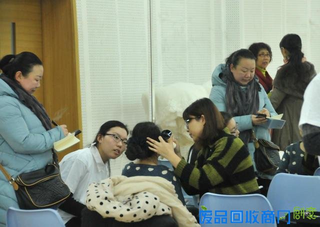 “对焦时光,影印深情”老教授婚纱摄影在行动