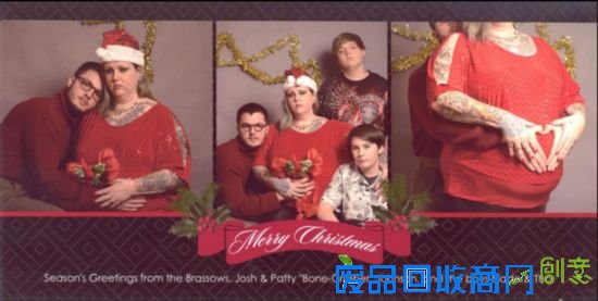 美学生雇人扮演家人拍摄圣诞照意外走红网络