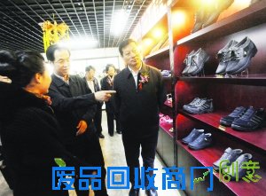 目前已有21个手工艺品制作项目入驻半年来带动近5000名妇女实现就业