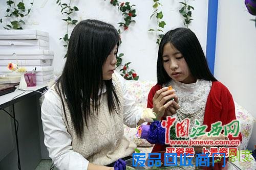 患癌女生创业开手工花坊 积极宣传环保理念