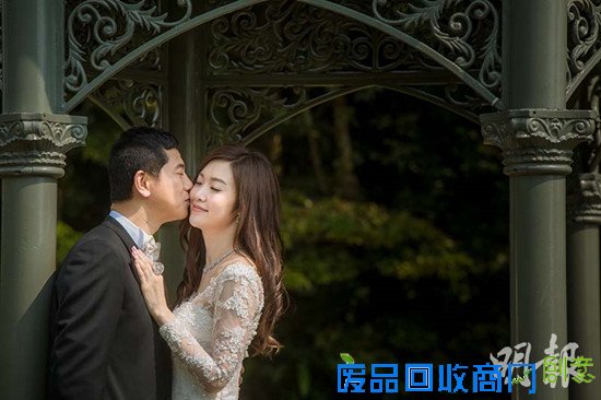 前港姐冠军叶翠翠下嫁圈外男友秀甜蜜婚纱照
