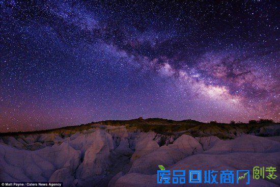 美摄影师拍摄唯美夜空星星多到如煮水饺(图)