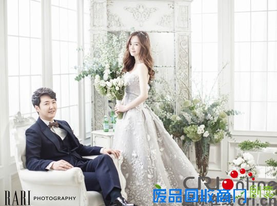 尹相铉与女友拍摄唯美婚纱照 亲密搂抱灿笑幸福难挡