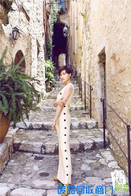 李宇春婚纱照大片变纯情少女网友被秒图揭春春蜕变史