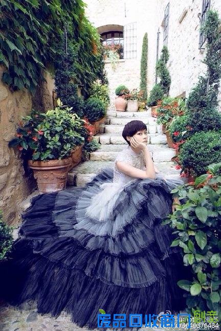 李宇春婚纱照大片变纯情少女网友被秒图揭春春蜕变史