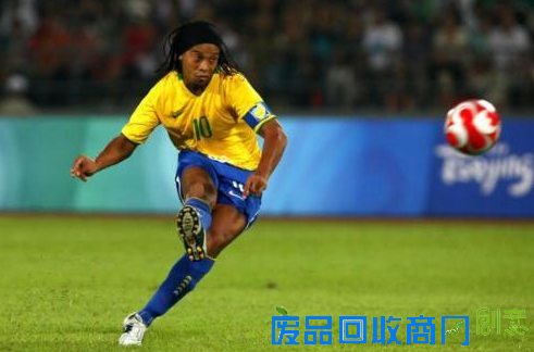 鲜肉大叔外加世界足球巨星！一大波汉子正在靠近