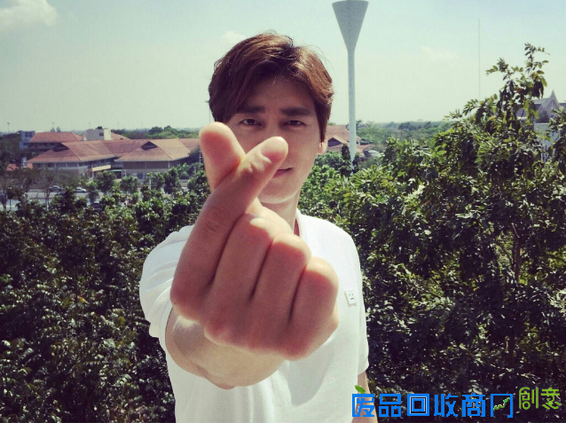 鲜肉大叔外加世界足球巨星！一大波汉子正在靠近