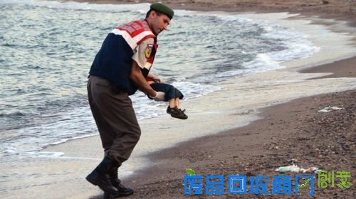 下图来自BBC ，整理了难民的逃亡路线。