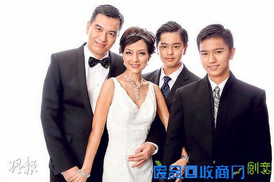 前港姐司马燕遗体运回温哥华安葬 丈夫儿子悲伤(图)