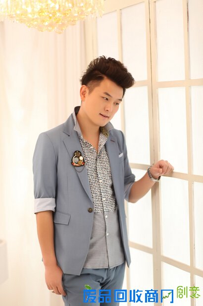 《傻傻等待的人》 开启赵斌伤感新曲风