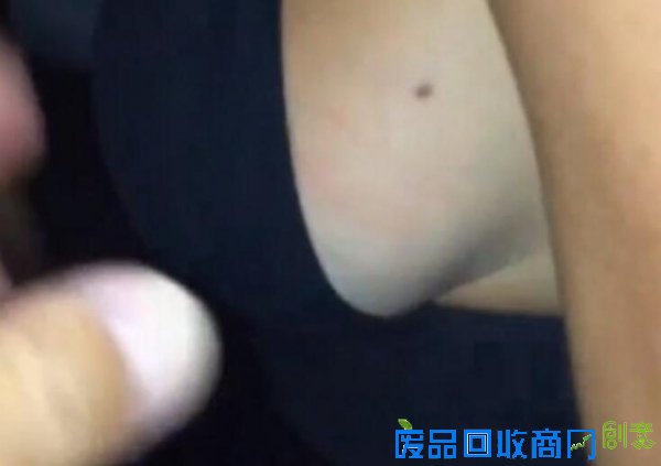 维耶里拍摄女子乳沟视频上传网络