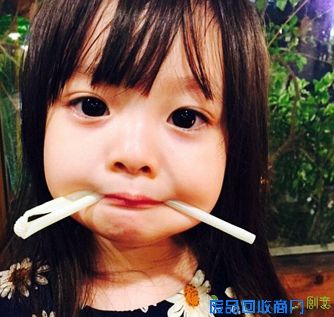 日韩混血小萝莉可爱逆天 吸粉数十万(组图)