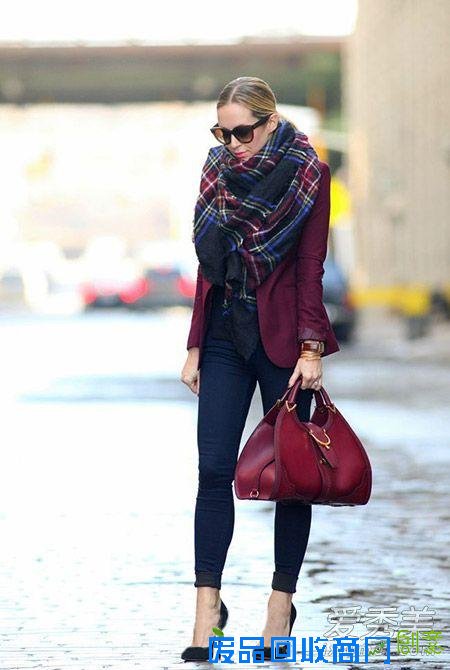 红色包包搭配图片 冬季最吸晴单品