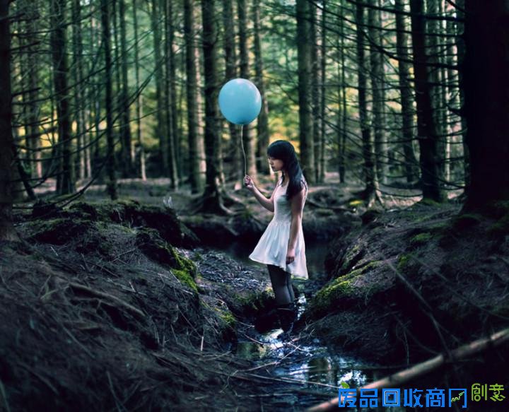 20岁美女摄影师：挪威森林里的青春自拍