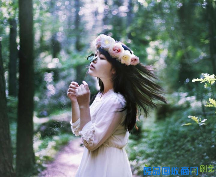 20岁美女摄影师：挪威森林里的青春自拍