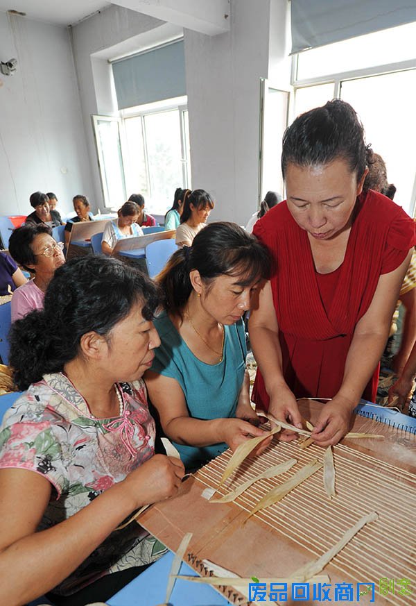 “吉林巧姐”玉米叶编出创业路(来源：新华社)