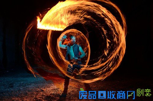 长时间曝光的魔术 灯光和烟火为照片添彩 长时间曝光怎么设置|长时间爆光素材|个性网-美图-相机长时间曝光拍摄下的照片