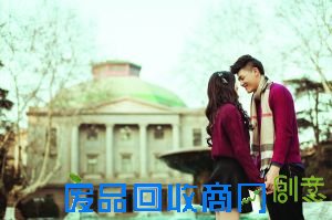 爱旅行的人,才会爱旅拍,所谓旅拍,其实是摄影外拍的一种。当旅拍遇上婚纱,别有一番韵味。“带着婚纱去旅行”已然成为当今最流行的外景拍摄模式。