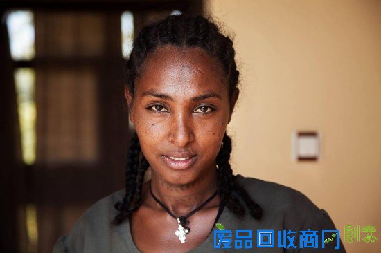 女摄影师穷游37国拍“美女地图” 哪国风情是你的爱?