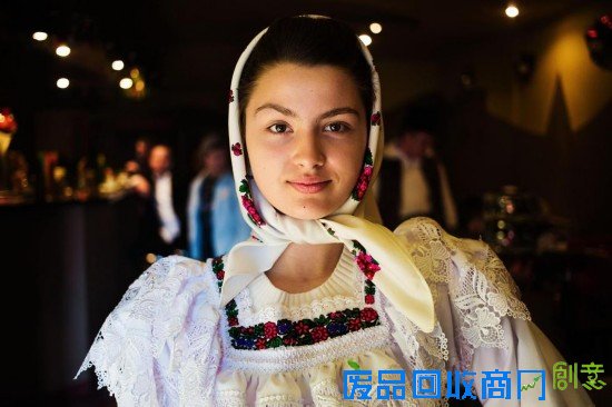 女摄影师穷游37国拍“美女地图” 哪国风情是你的爱?