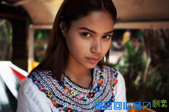 女摄影师穷游37国拍“美女地图” 哪国风情是你的爱?