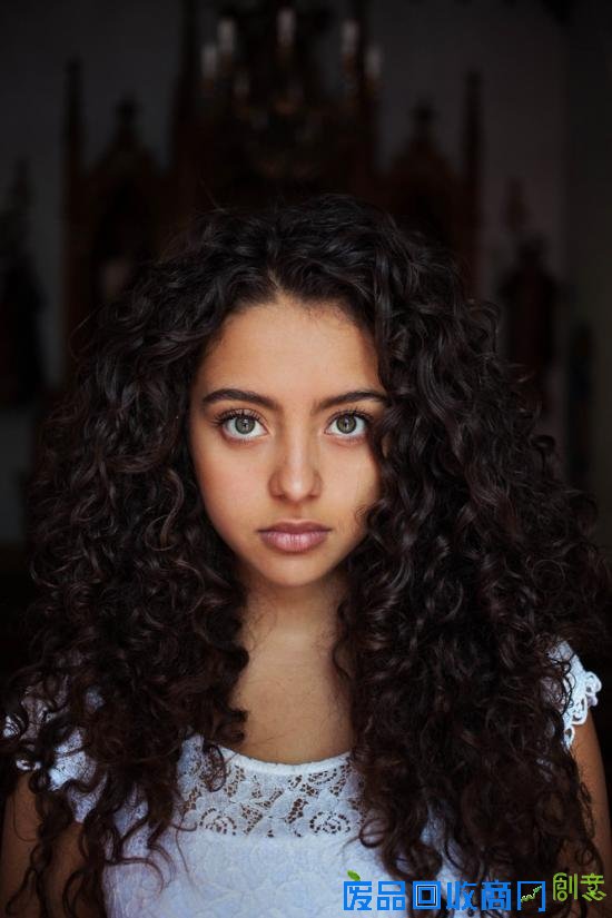 女摄影师穷游37国拍“美女地图” 哪国风情是你的爱?