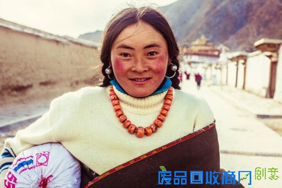 女摄影师穷游37国拍“美女地图” 哪国风情是你的爱?