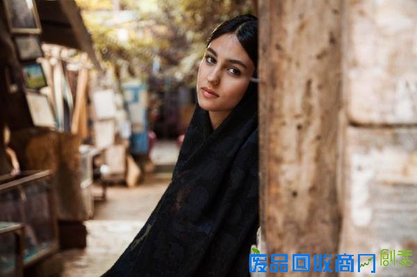 女摄影师穷游37国拍“美女地图” 哪国风情是你的爱?