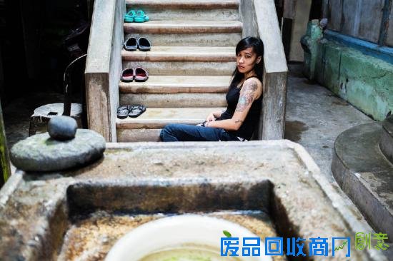 女摄影师穷游37国拍“美女地图” 哪国风情是你的爱?